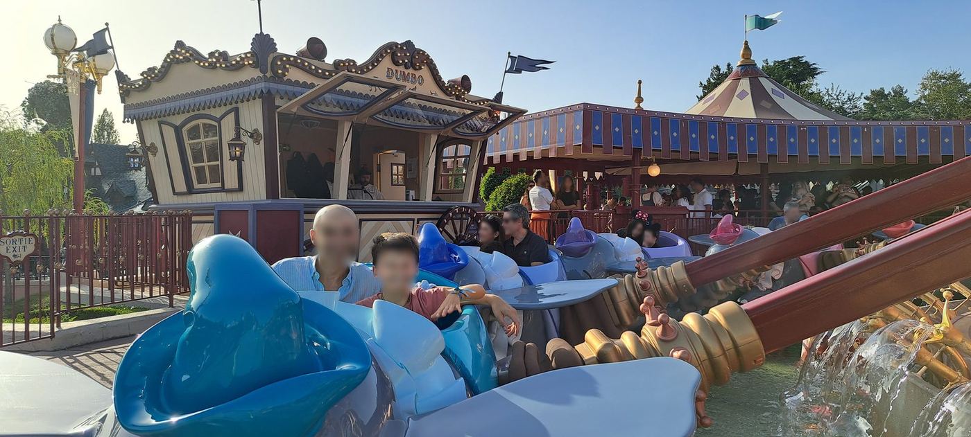 una atraccion en Disneyland Paris®, 2023