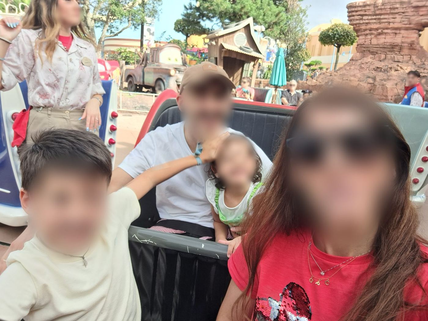 Qué colas valen la pena en Disneyland Paris® y cuáles no