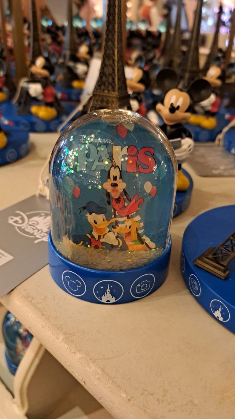 una tienda en Disneyland Paris®, 2023